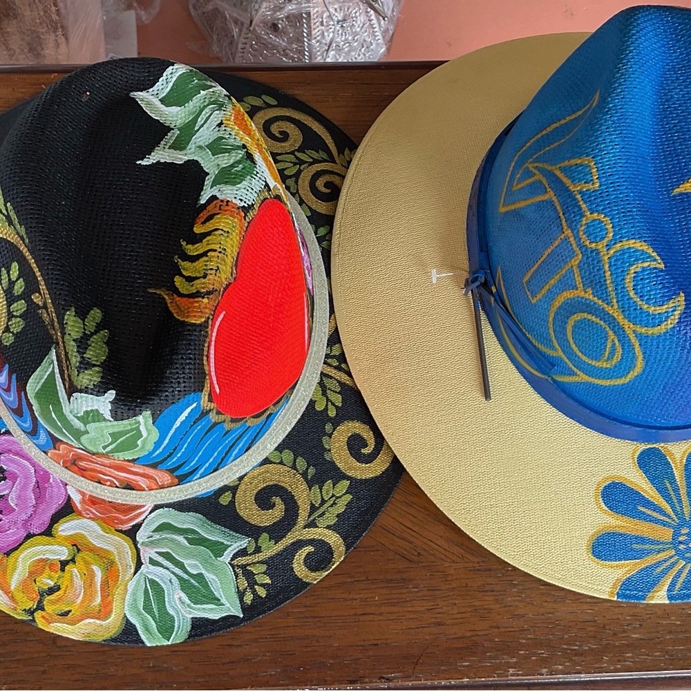 Hands painted hat - Picture 3 of 4